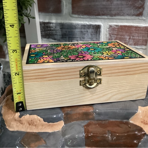 Solid Wood Keepsake / Trinket Box w/ beautifully painted or colored lid - Nice - Picture 11 of 12